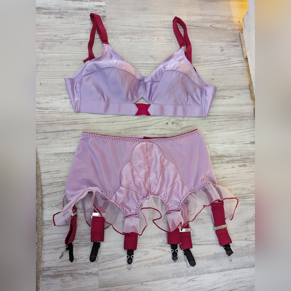 Secrets in Lace Bullet Bra Ruffle Garter Set